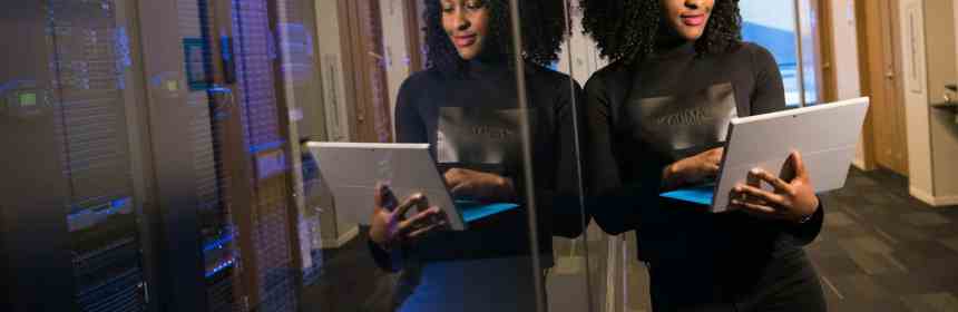 woman in black long sleeved top